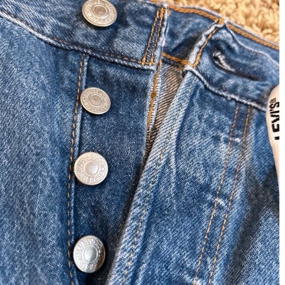 Levis Premium 501 High Rise Cropped Jeans Frayed Hem Med Wash Size 28 Cap E Logo - Picture 8 of 12